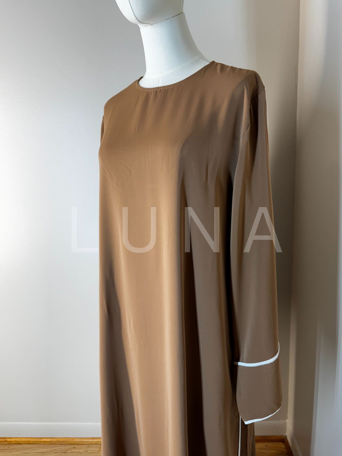 BELTED ABAYA NUR - BEIGE