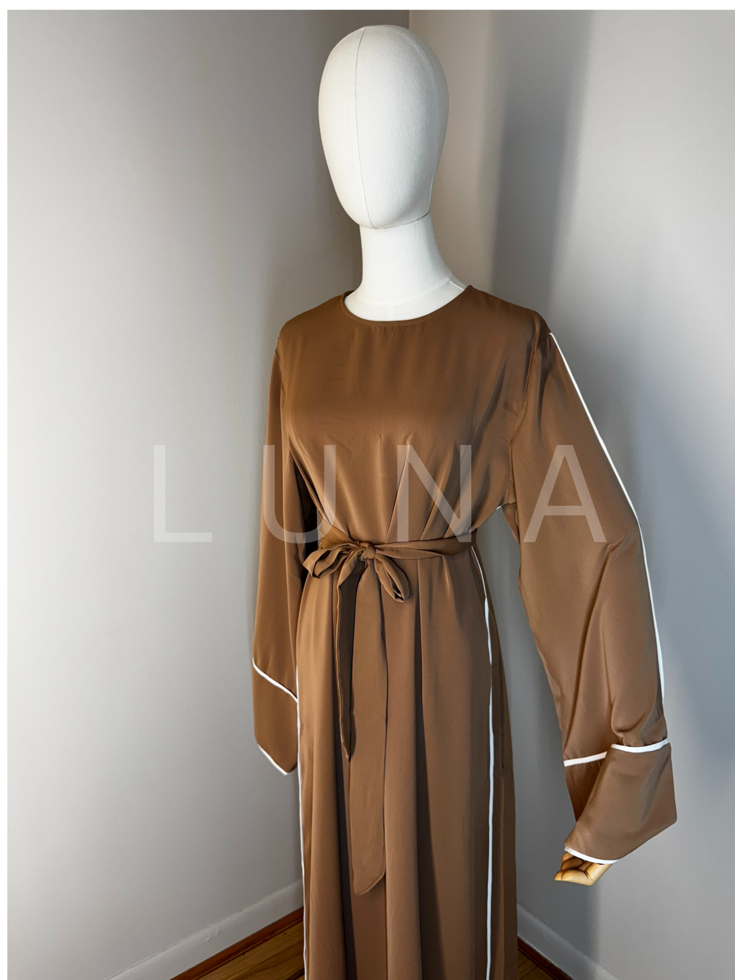 BELTED ABAYA NUR - BEIGE
