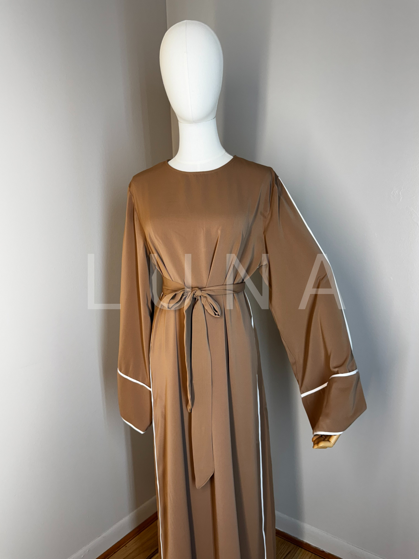 BELTED ABAYA NUR - BEIGE