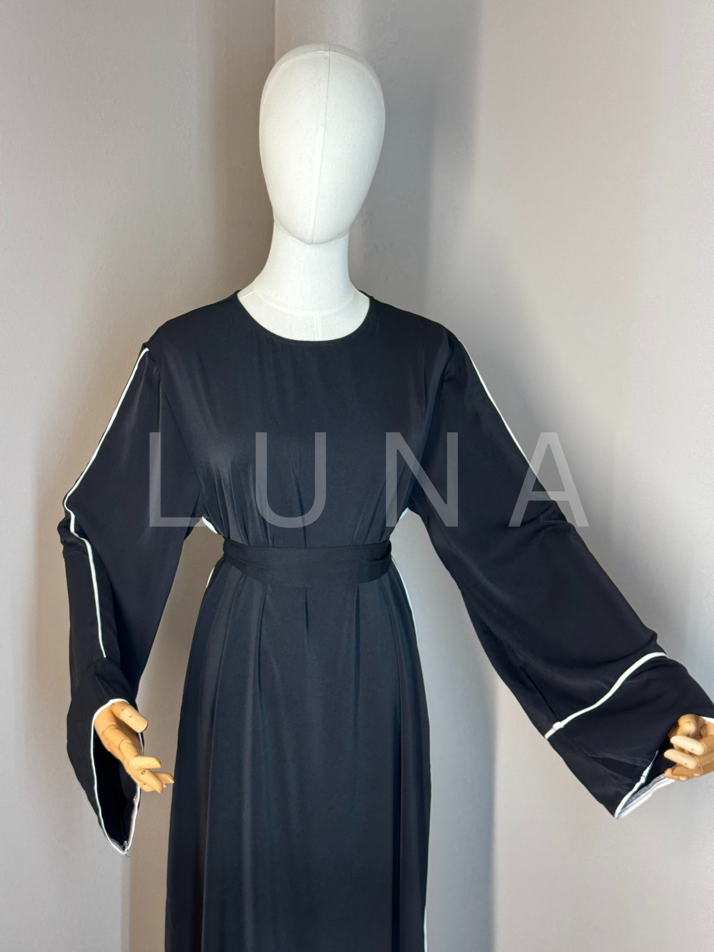 BELTED ABAYA NUR - BLACK